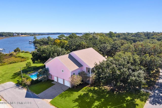 248 Lovers Lane, Ocean Springs, LA 39564