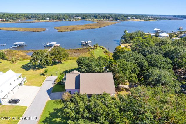 248 Lovers Lane, Ocean Springs, LA 39564
