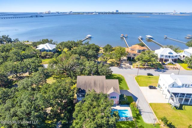 248 Lovers Lane, Ocean Springs, LA 39564