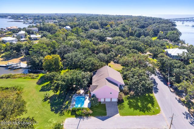 248 Lovers Lane, Ocean Springs, LA 39564