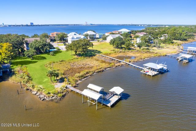 248 Lovers Lane, Ocean Springs, LA 39564