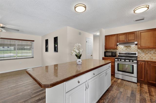 405 TROPIC CIRCLE, Fruitland Park, FL 34731