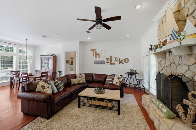 102 Mohawk Cove, Lake Kiowa, TX 76240