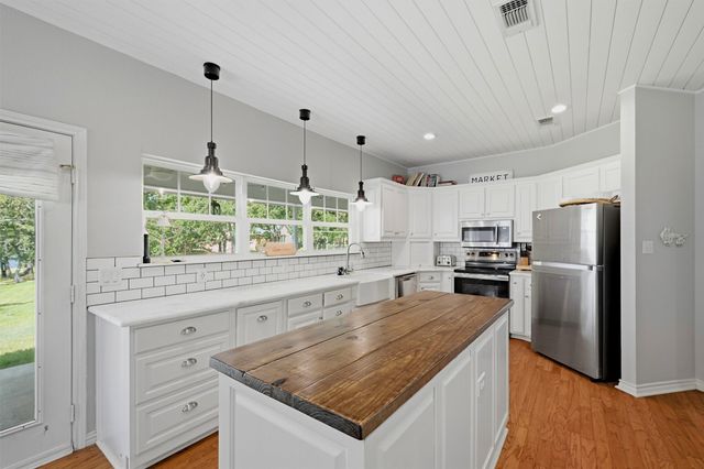 102 Mohawk Cove, Lake Kiowa, TX 76240