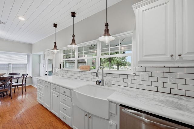 102 Mohawk Cove, Lake Kiowa, TX 76240