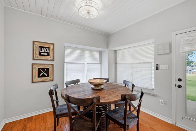 102 Mohawk Cove, Lake Kiowa, TX 76240