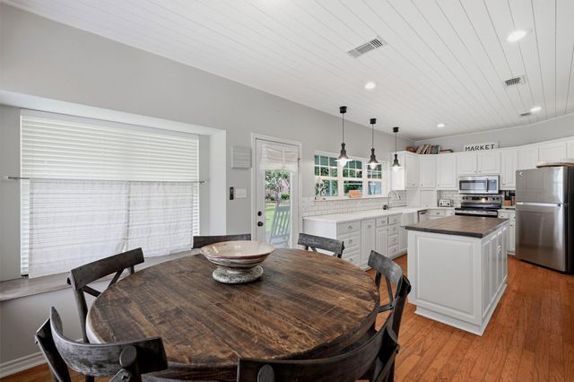 102 Mohawk Cove, Lake Kiowa, TX 76240