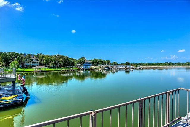 102 Mohawk Cove, Lake Kiowa, TX 76240