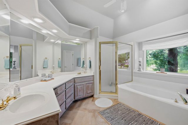 102 Mohawk Cove, Lake Kiowa, TX 76240