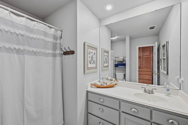 102 Mohawk Cove, Lake Kiowa, TX 76240