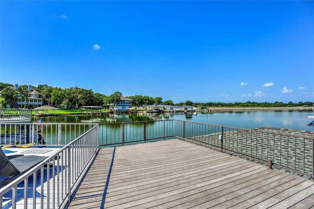 102 Mohawk Cove, Lake Kiowa, TX 76240
