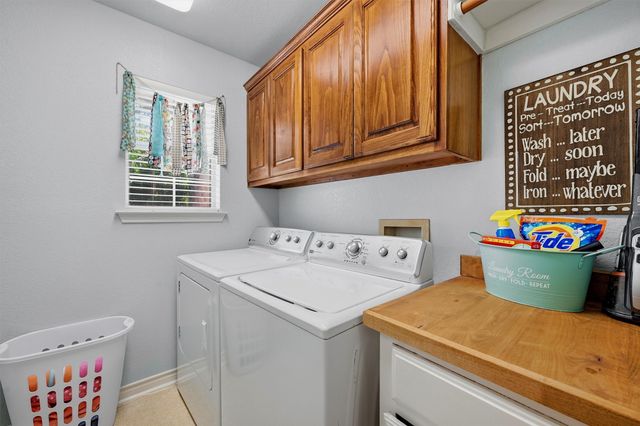102 Mohawk Cove, Lake Kiowa, TX 76240