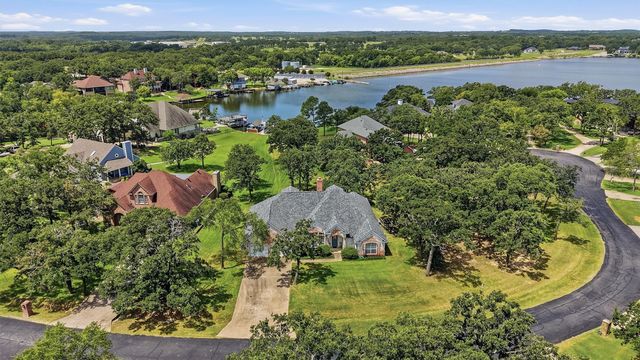 102 Mohawk Cove, Lake Kiowa, TX 76240