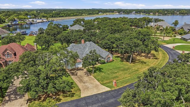 102 Mohawk Cove, Lake Kiowa, TX 76240