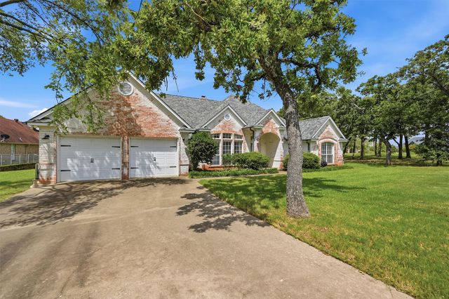 102 Mohawk Cove, Lake Kiowa, TX 76240