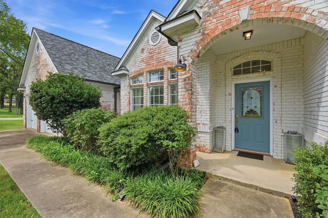 102 Mohawk Cove, Lake Kiowa, TX 76240
