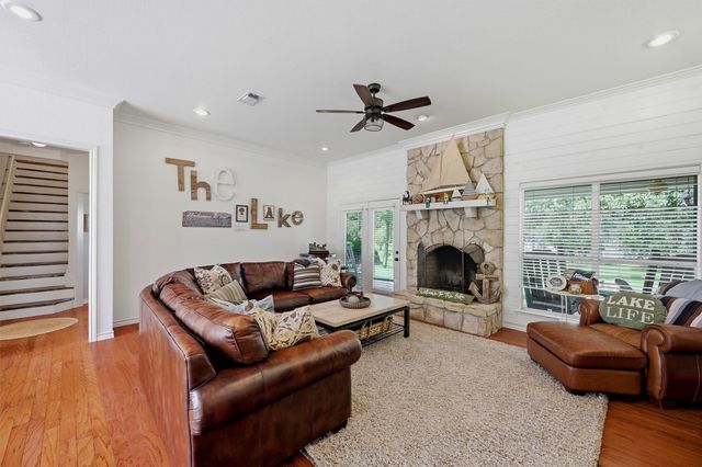 102 Mohawk Cove, Lake Kiowa, TX 76240