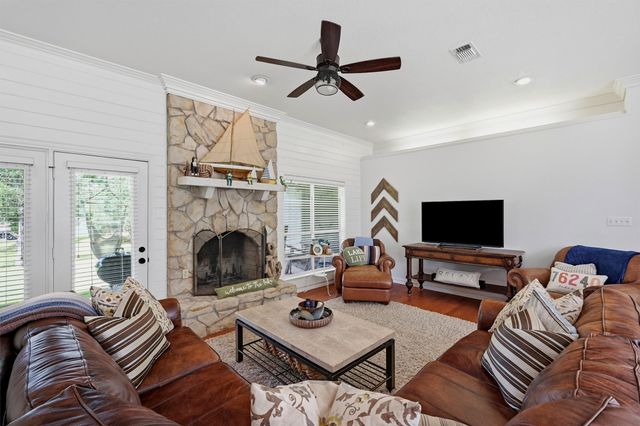 102 Mohawk Cove, Lake Kiowa, TX 76240