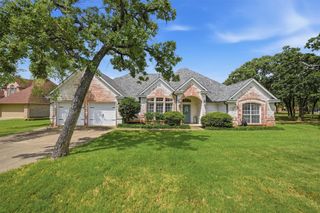 102 Mohawk Cove, Lake Kiowa, TX 76240