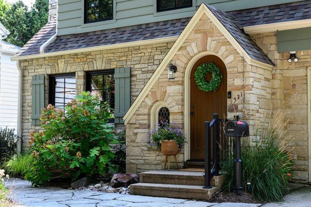 321 Kensington Drive, Madison, WI 53704