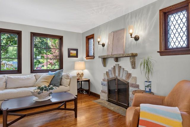321 Kensington Drive, Madison, WI 53704