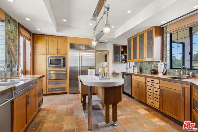 450 N Maple Drive 501, Beverly Hills, CA 90210