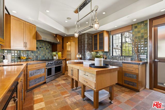 450 N Maple Drive 501, Beverly Hills, CA 90210