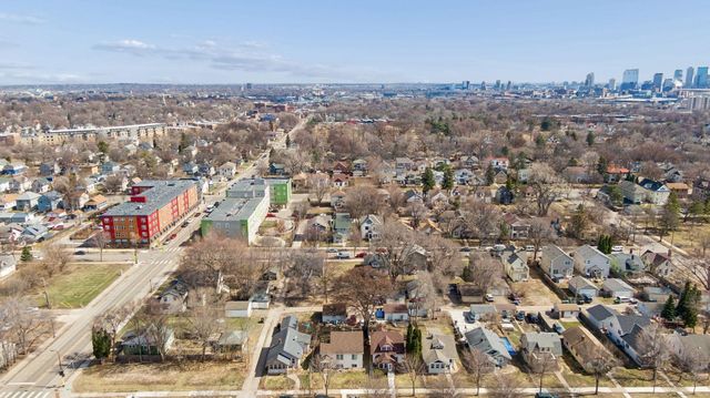1815 Queen Avenue N, Minneapolis, MN 55411