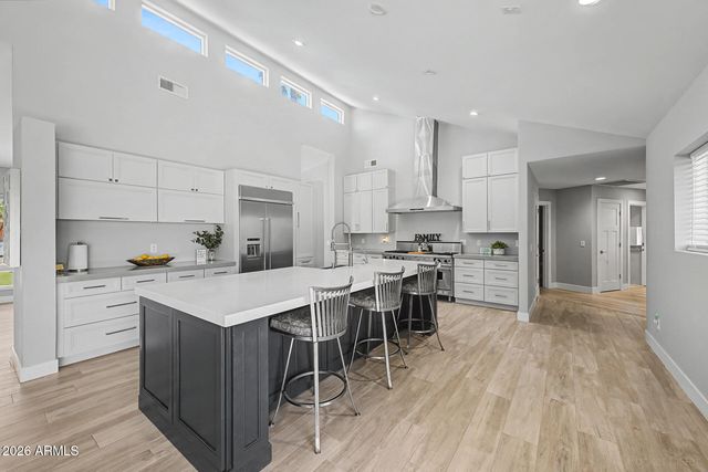 1930 E ROVEY Avenue, Phoenix, AZ 85016