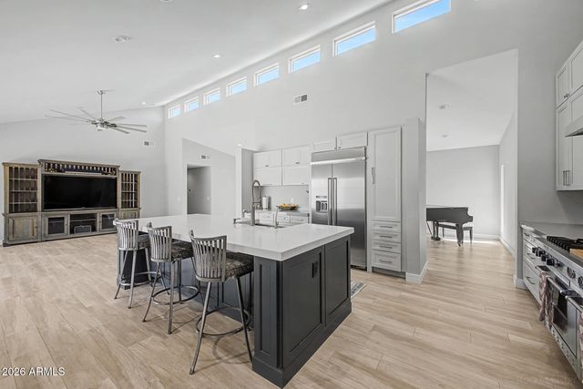 1930 E ROVEY Avenue, Phoenix, AZ 85016