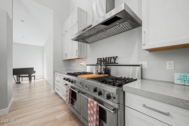 1930 E ROVEY Avenue, Phoenix, AZ 85016