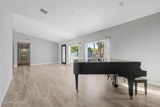 1930 E ROVEY Avenue, Phoenix, AZ 85016