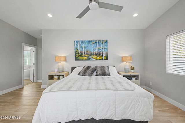 1930 E ROVEY Avenue, Phoenix, AZ 85016