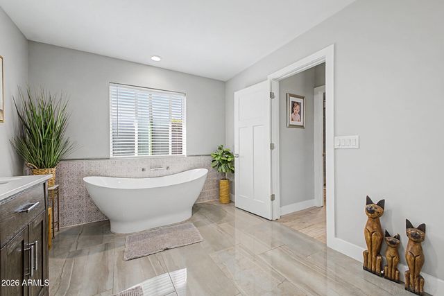 1930 E ROVEY Avenue, Phoenix, AZ 85016