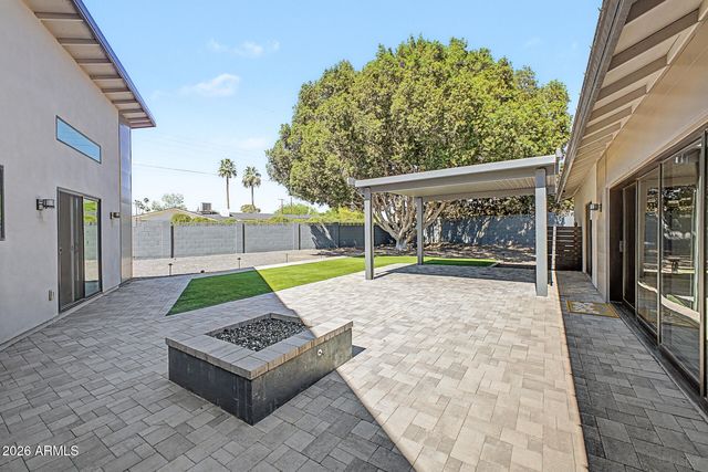 1930 E ROVEY Avenue, Phoenix, AZ 85016