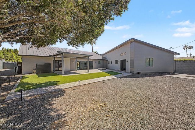 1930 E ROVEY Avenue, Phoenix, AZ 85016