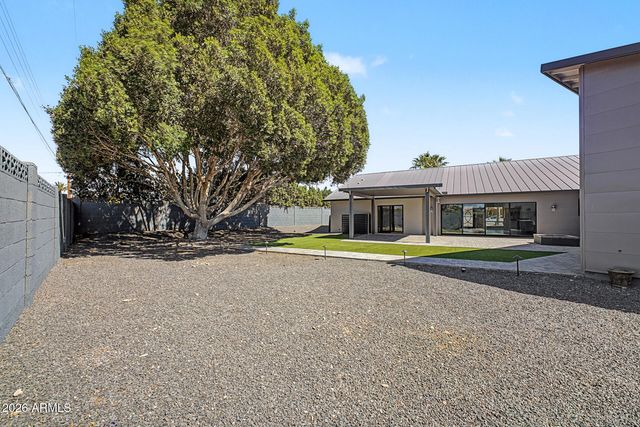 1930 E ROVEY Avenue, Phoenix, AZ 85016