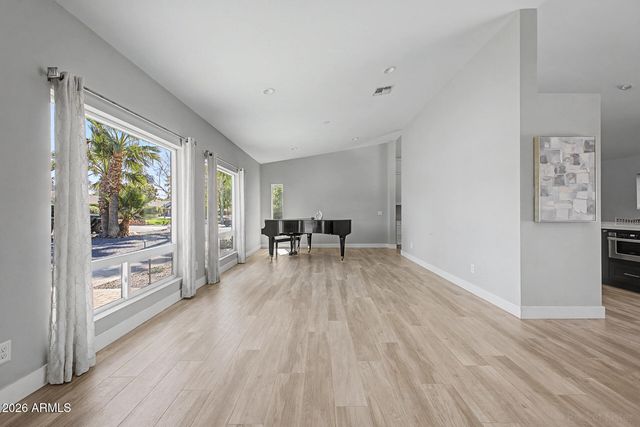 1930 E ROVEY Avenue, Phoenix, AZ 85016