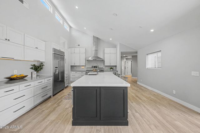 1930 E ROVEY Avenue, Phoenix, AZ 85016