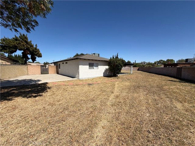 15820 Rainbow Drive, Fontana, CA 92335