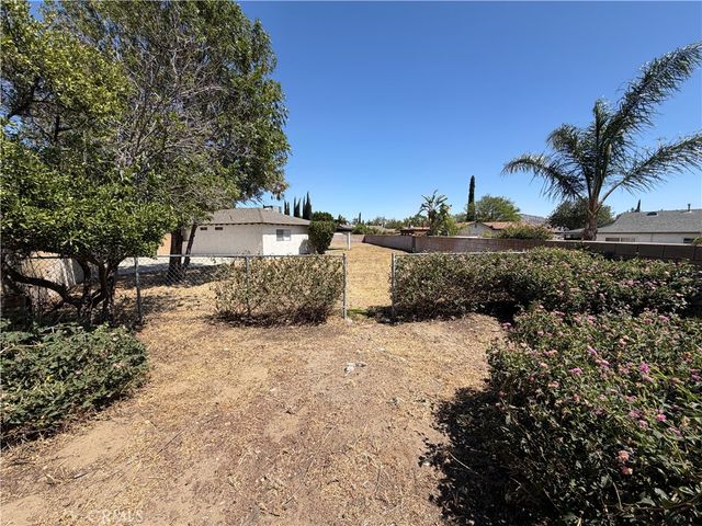 15820 Rainbow Drive, Fontana, CA 92335