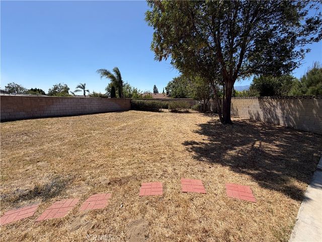 15820 Rainbow Drive, Fontana, CA 92335