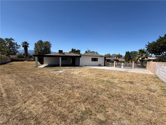 15820 Rainbow Drive, Fontana, CA 92335