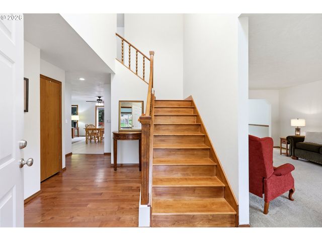 611 Se LOVRIEN Pl, Gresham, OR 97080
