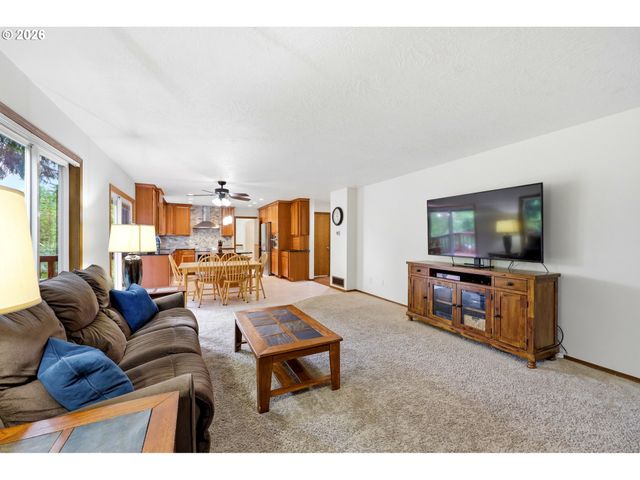 611 Se LOVRIEN Pl, Gresham, OR 97080