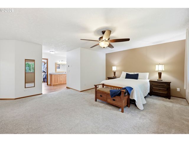 611 Se LOVRIEN Pl, Gresham, OR 97080