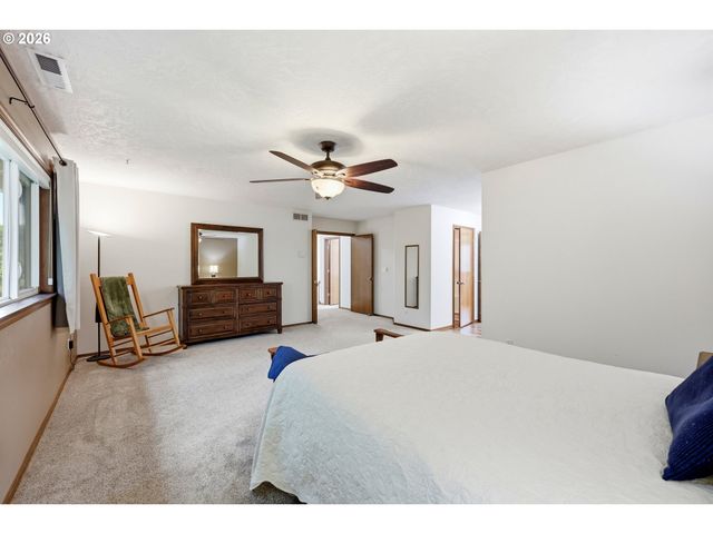 611 Se LOVRIEN Pl, Gresham, OR 97080