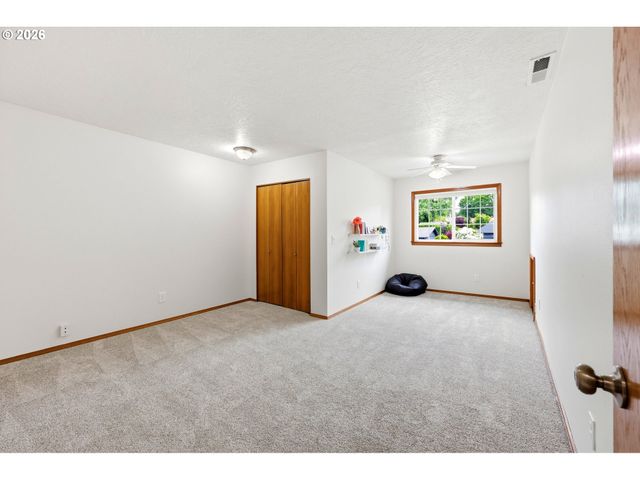 611 Se LOVRIEN Pl, Gresham, OR 97080