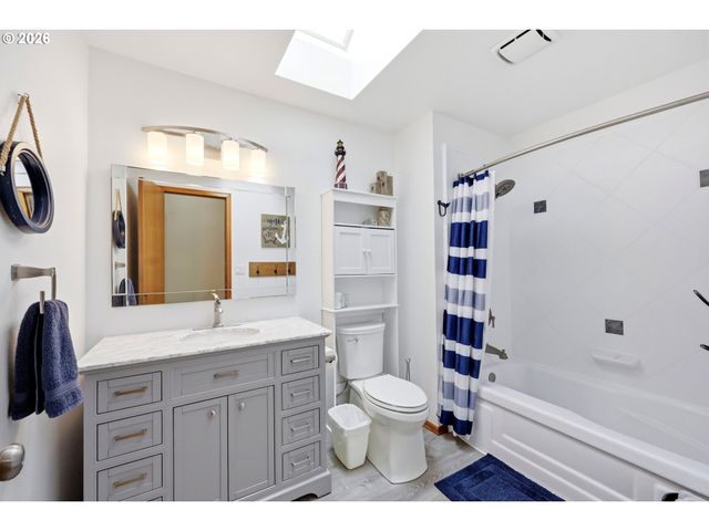 611 Se LOVRIEN Pl, Gresham, OR 97080