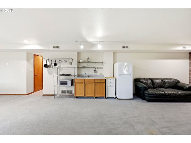 611 Se LOVRIEN Pl, Gresham, OR 97080